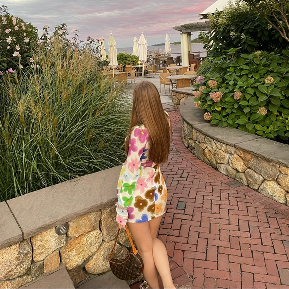 Welcome to My Closet! 💗 - Picture 2 of 3